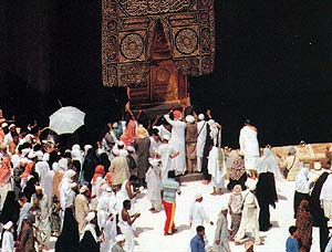 Pligrimage at the Holy Ka' bah door